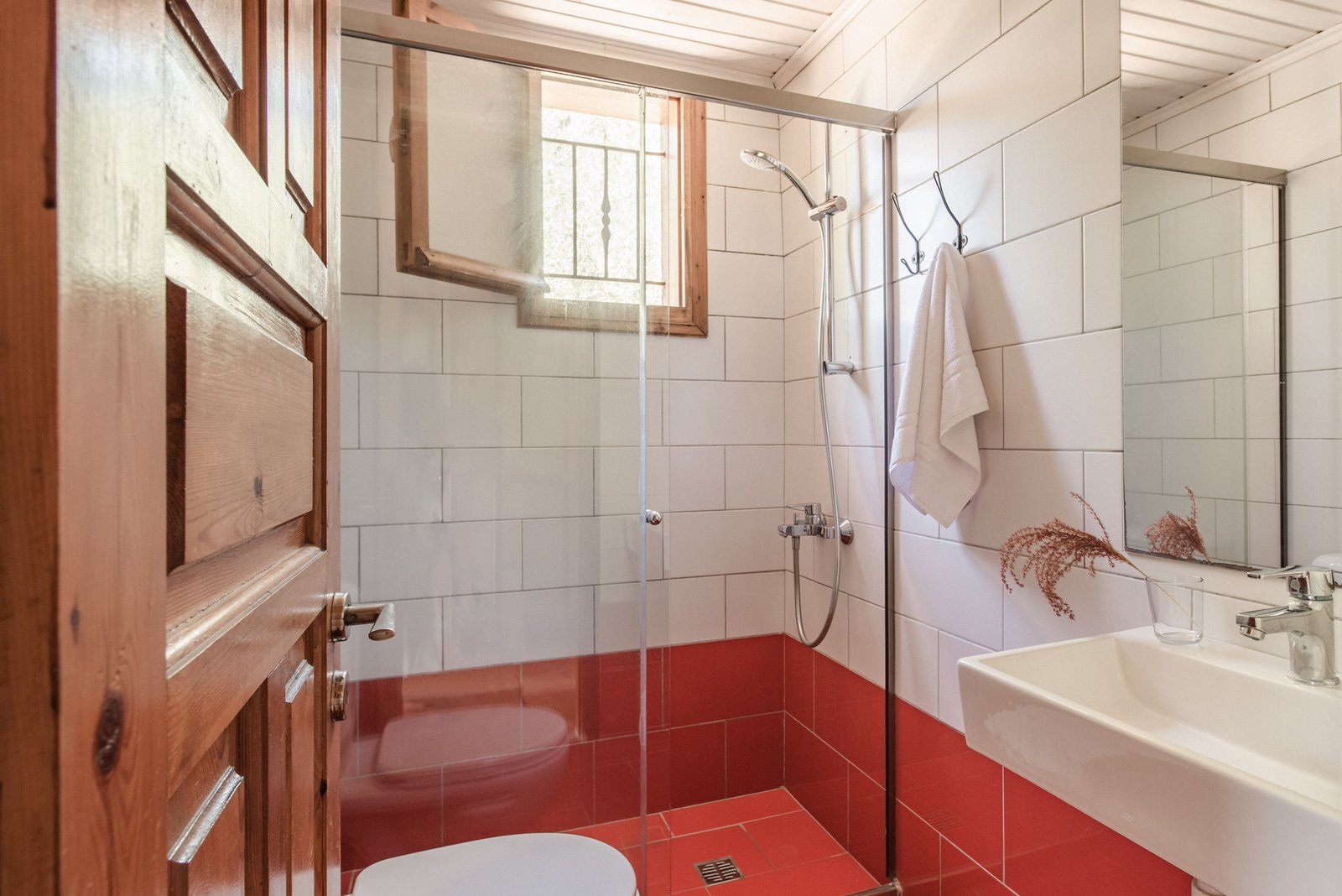 Villa Eleftheria - Second Bedroom Bathroom - Lithies Organic Farm