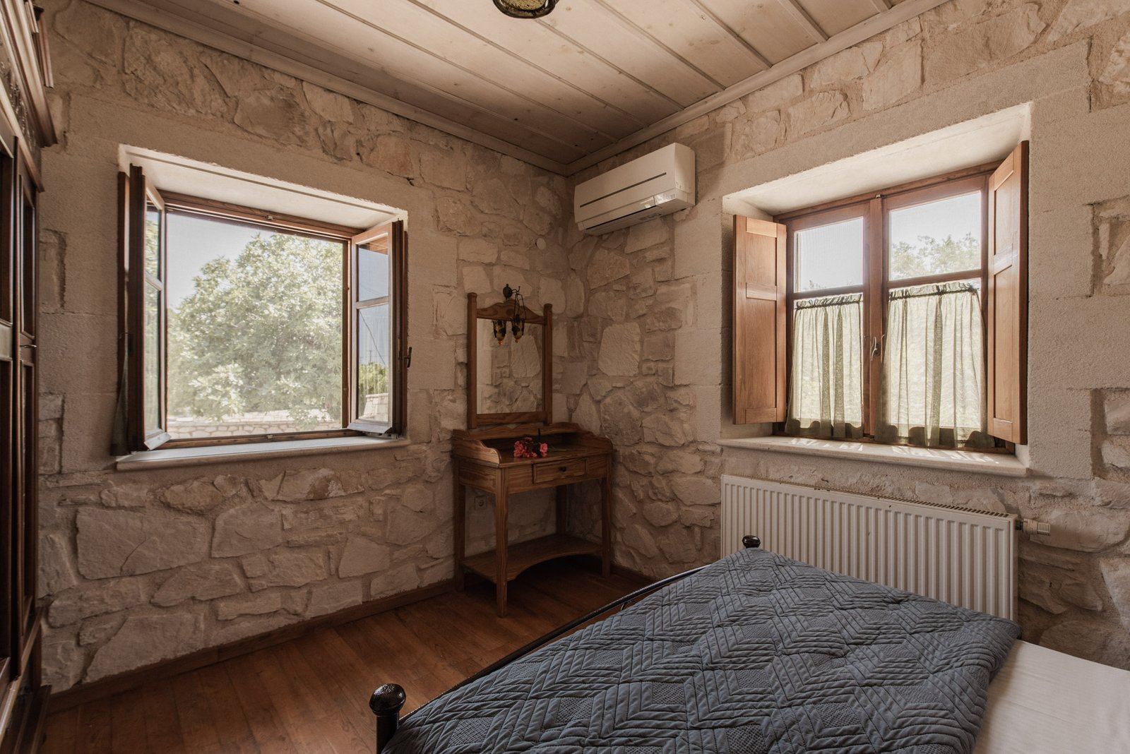 Villa Ampeli - Downstairs Bedroom - Lithies Organic Farm